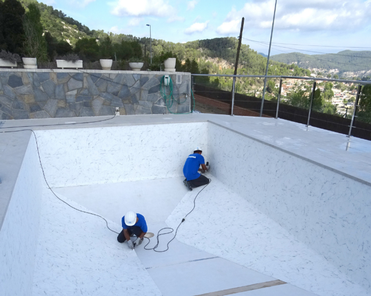 Advantages of waterproofing and lining a pool with a reinforced membrane